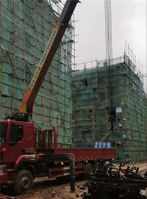 鼎城区“慢工细活”—— 吊车的 “微动控制” 技术