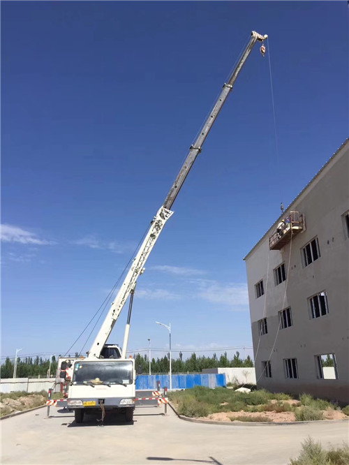 鼎城区“轻装强干”—— 吊车的 “轻量化臂架” 技术